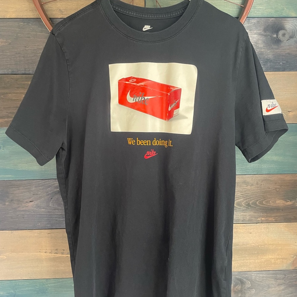 Men’s Large Nike Black Tee with White Logo Print